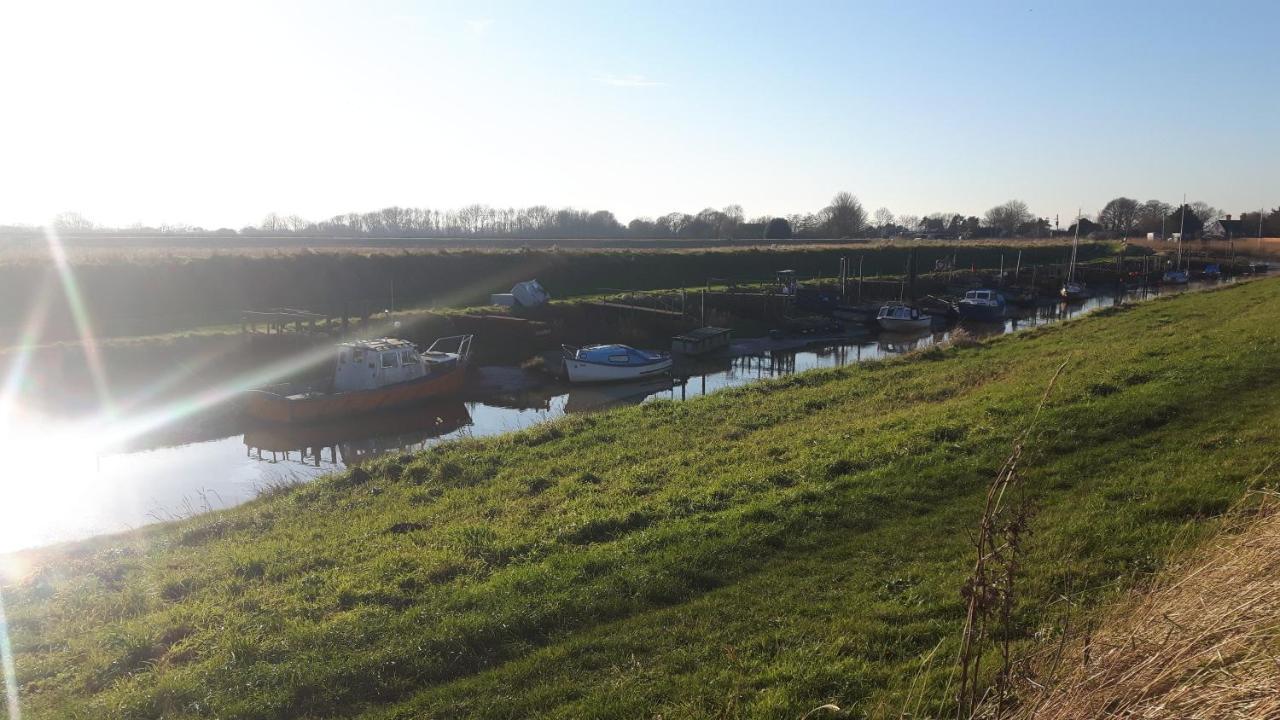 Coastal Annex At Saltfleet * Louth (Lincolnshire)